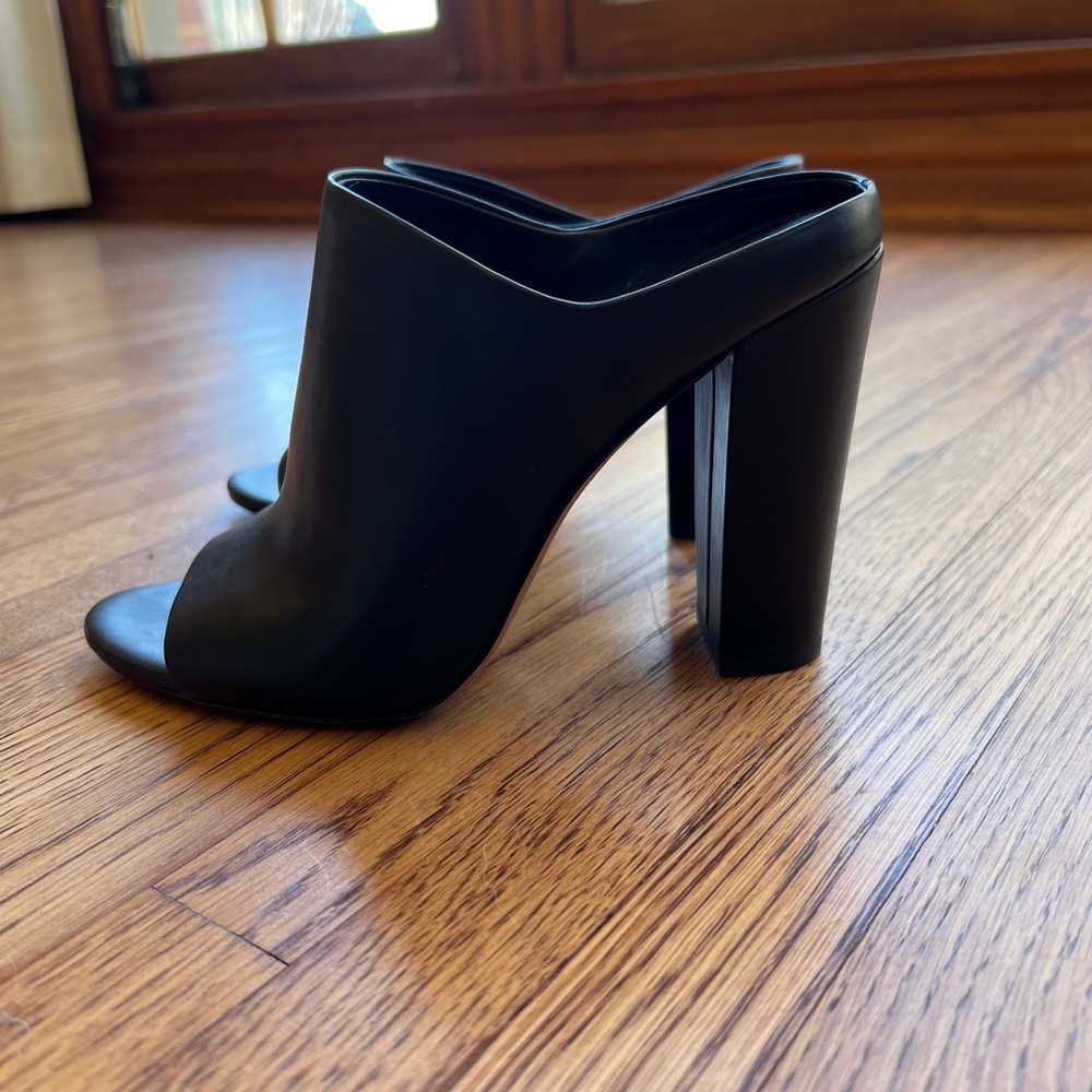 Vince Vero Cuoio Heeled Slide in Black